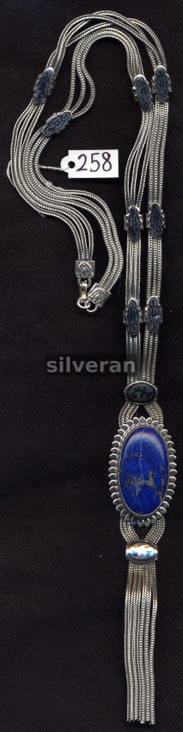 Oval Lapis Taşlı Uzun Kolye